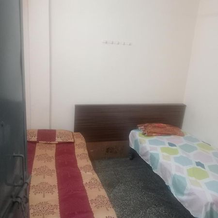 Ever Green Guest House Travel & Pg Ню Делхи Екстериор снимка