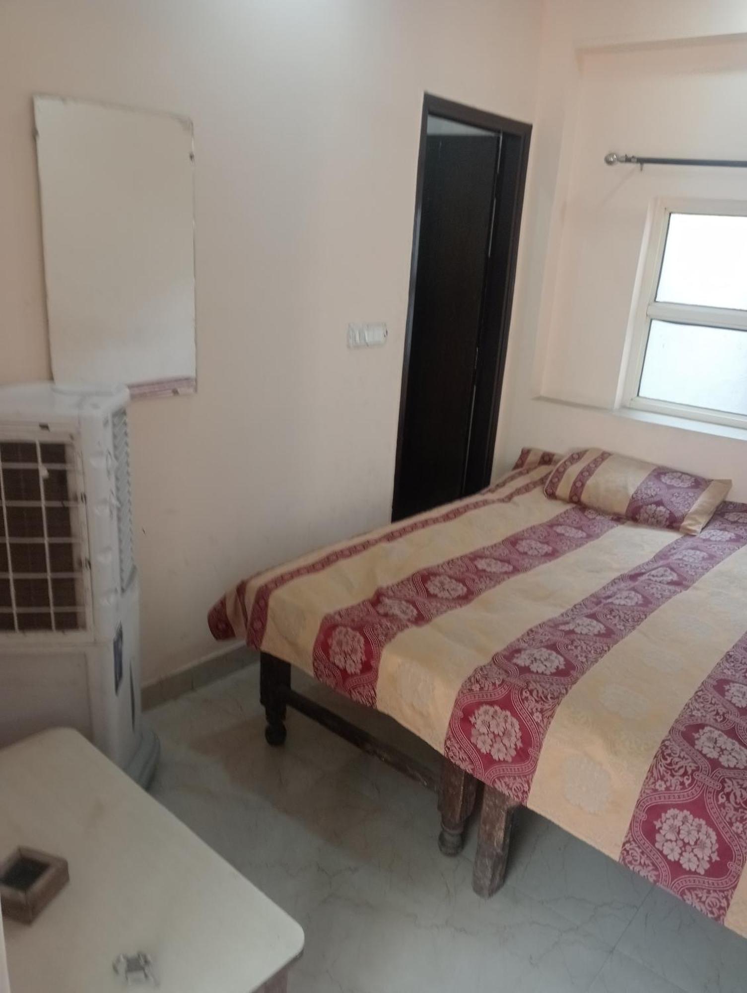 Ever Green Guest House Travel & Pg Ню Делхи Екстериор снимка